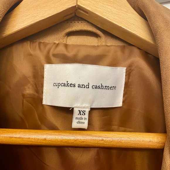 Cupcakes and Cashmere Revole Jacket - Picture 7 of 7